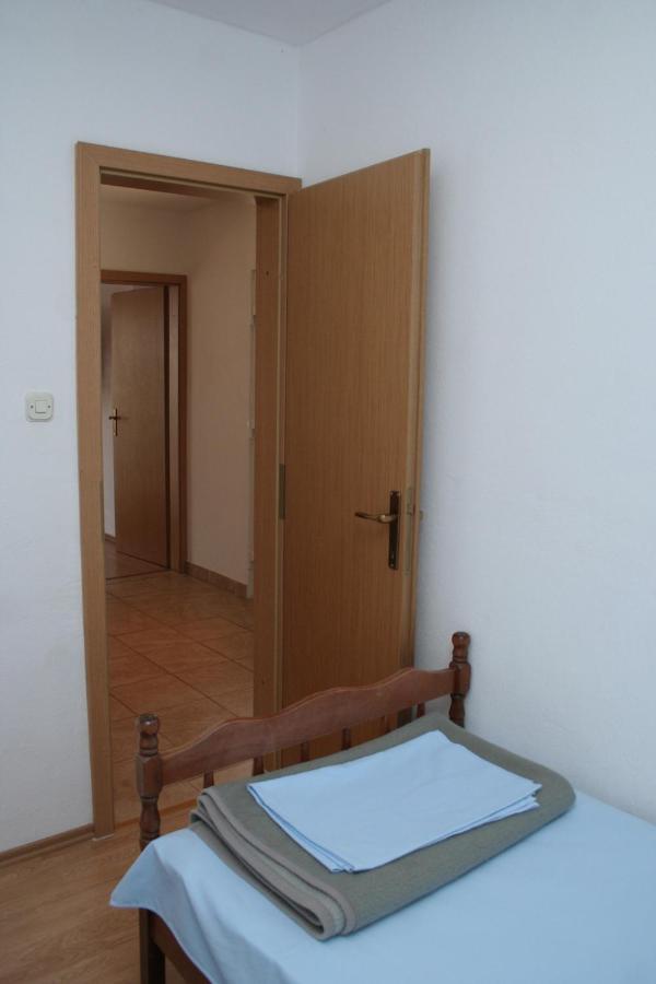 Apartment Zarace - Gdinj 4598A Kültér fotó