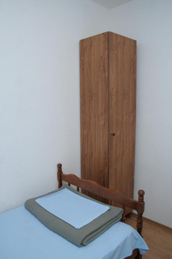 Apartment Zarace - Gdinj 4598A Kültér fotó