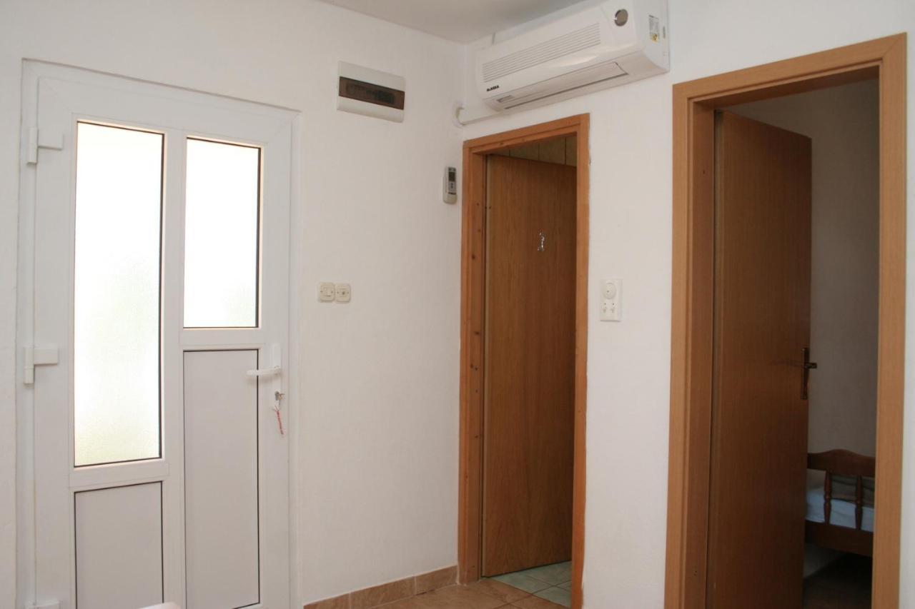 Apartment Zarace - Gdinj 4598A Kültér fotó