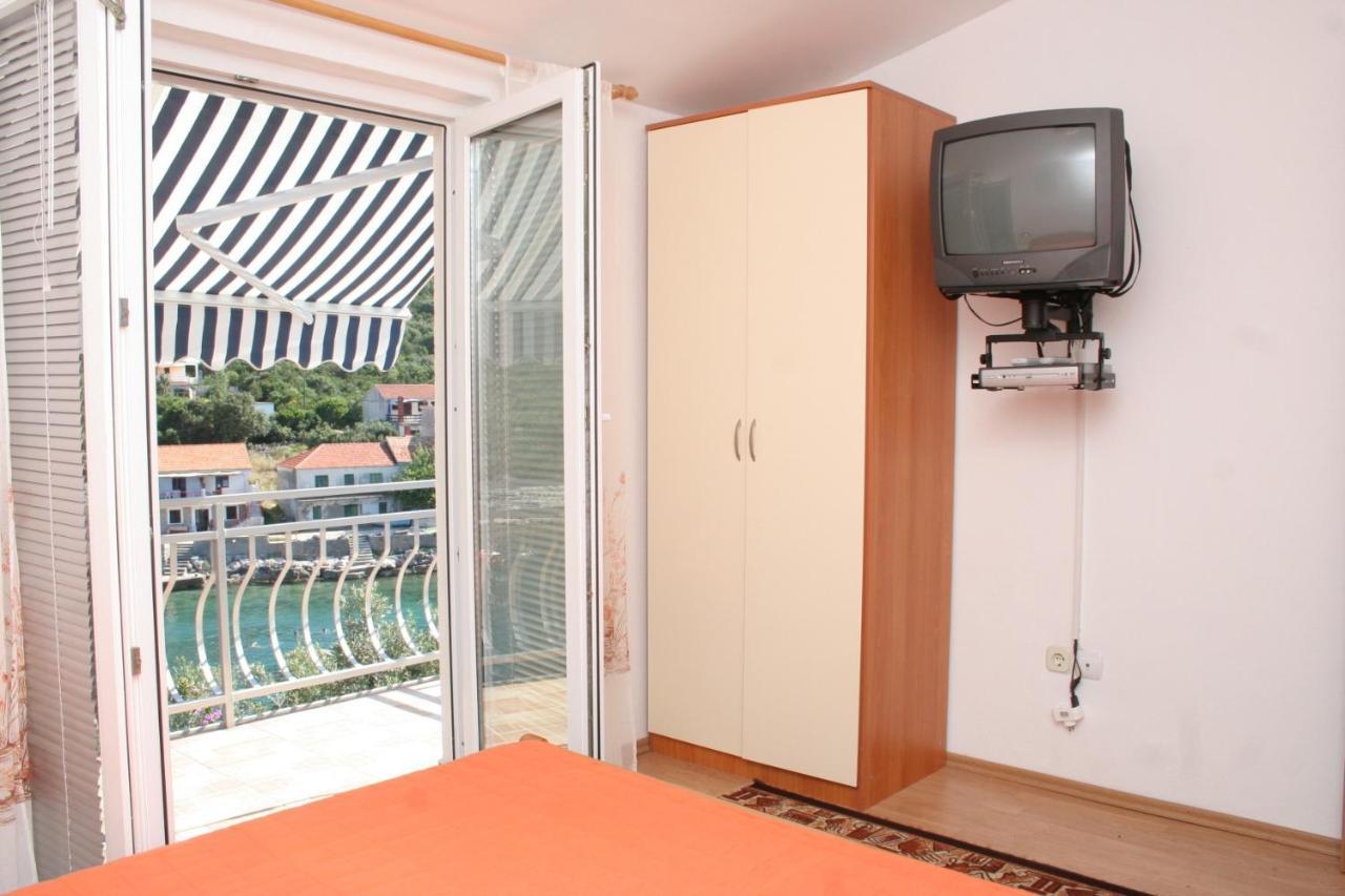 Apartment Zarace - Gdinj 4598A Kültér fotó