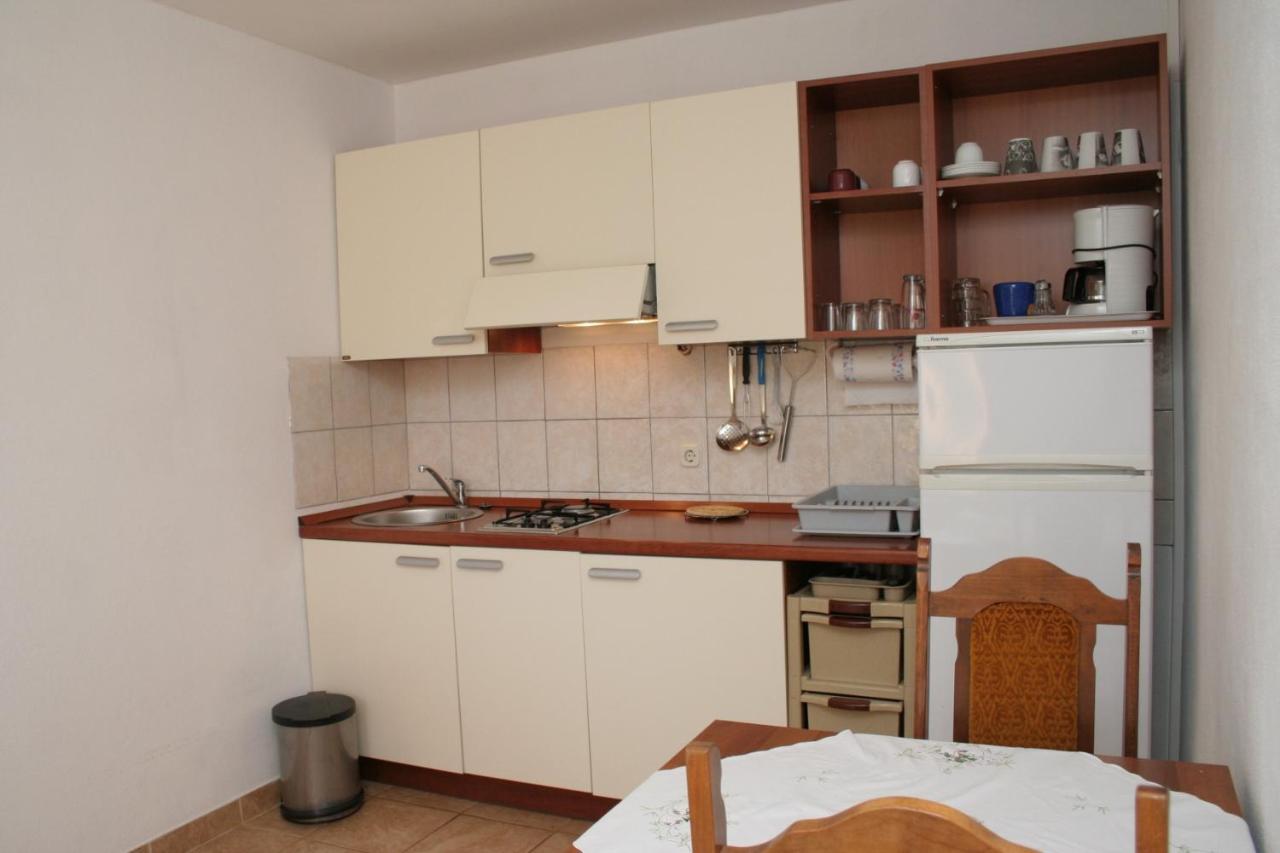 Apartment Zarace - Gdinj 4598A Kültér fotó