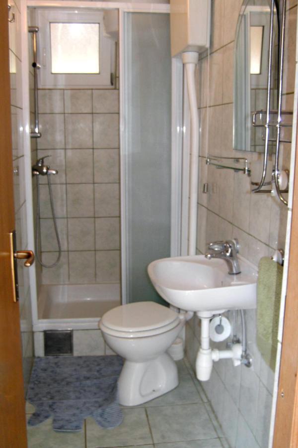 Apartment Zarace - Gdinj 4598A Kültér fotó