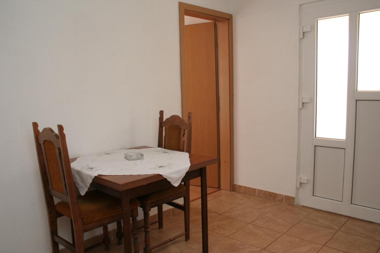 Apartment Zarace - Gdinj 4598A Kültér fotó